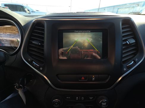 Used 2021 Jeep Cherokee Latitude image 11