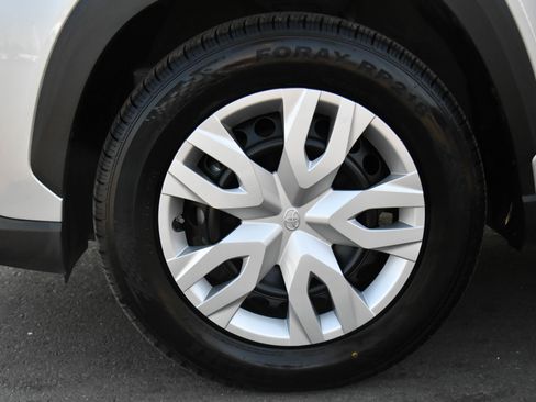 Used 2024 Toyota Corolla Cross L image 12