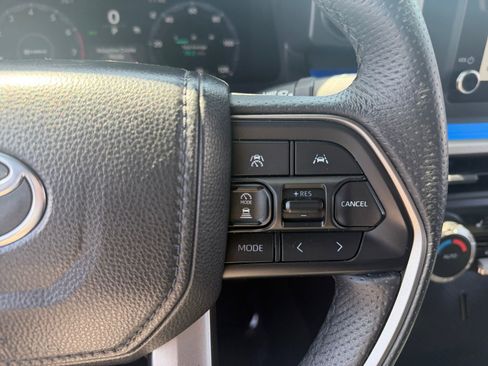 Certified 2025 Toyota Tacoma TRD Off-Road image 19