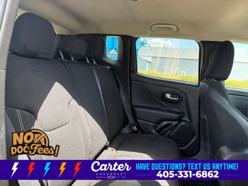 Used 2023 Jeep Renegade Latitude w/ Premium Group AWD/4WD image 12