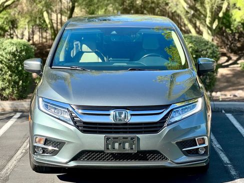 Used 2018 Honda Odyssey Touring image 2