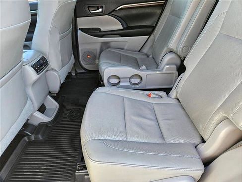 Used 2016 Toyota Highlander Limited Platinum image 18