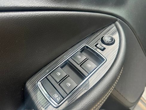 Used 2017 Chevrolet Impala LT w/ Convenience Package image 13