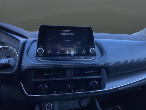 Used 2023 Nissan Rogue SV image 7