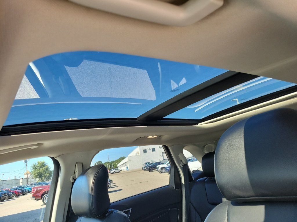 Used 2018 Ford Edge Titanium w/ Equipment Group 301A AWD/4WD image 35