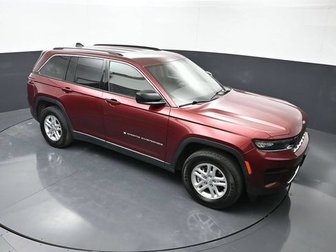 Used 2024 Jeep Grand Cherokee Laredo AWD/4WD image 32