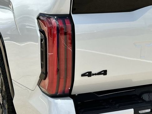 Used 2024 Toyota Tundra Platinum AWD/4WD image 7