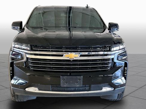 Used 2021 Chevrolet Suburban LT w/ Luxury Package RWD image 3