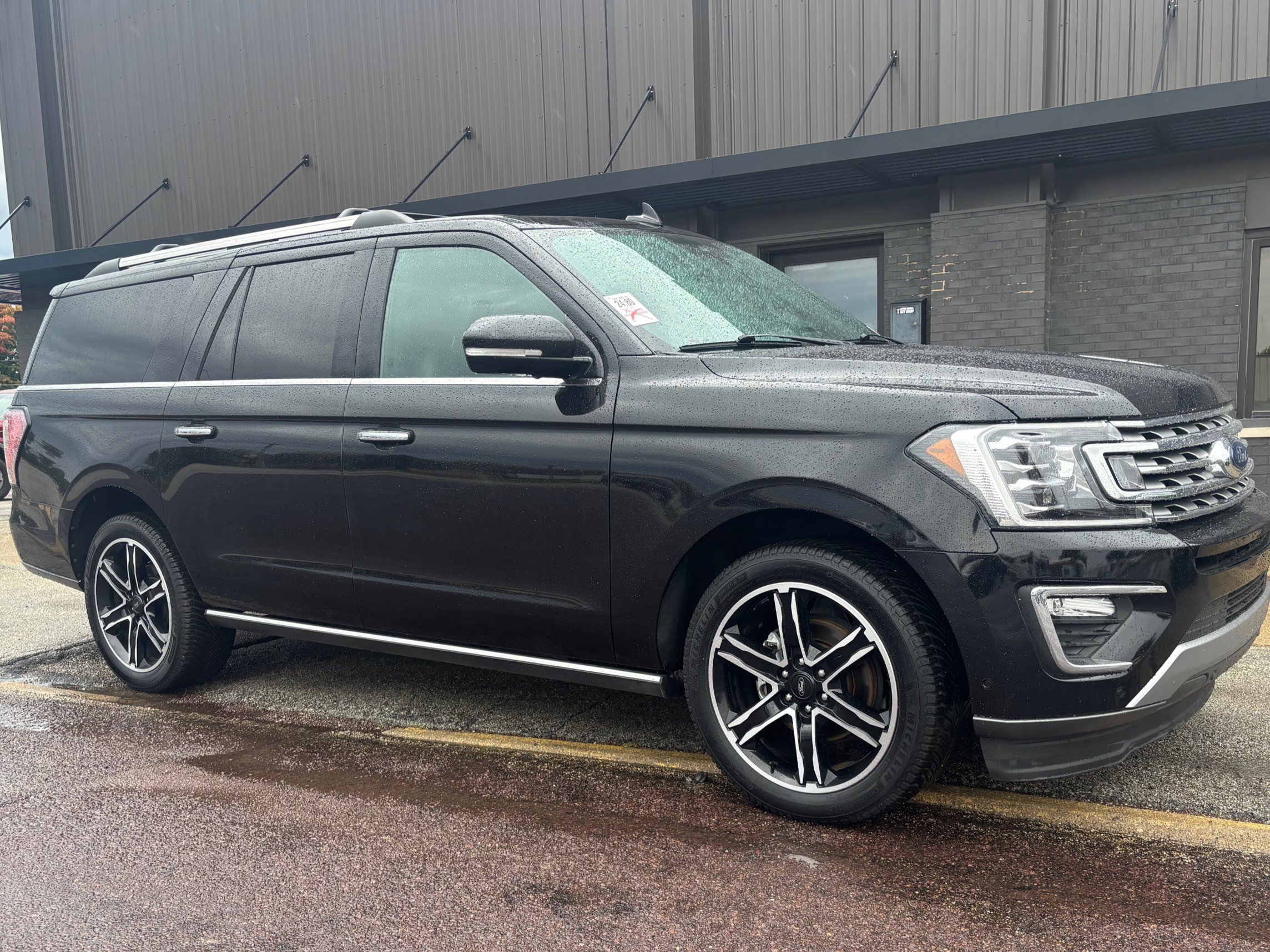 Used 2021 Ford Expedition Max Limited RWD image 3