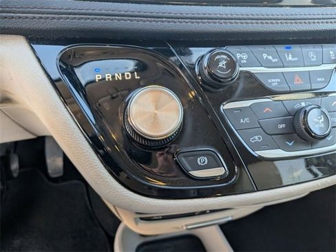 Used 2017 Chrysler Pacifica Limited w/ UConnect Theater Package image 23