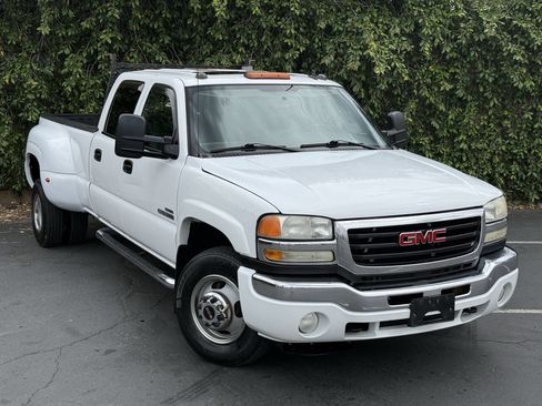 Used 2007 GMC Sierra 3500 SLT w/ Heavy-Duty Power Package AWD/4WD image 2