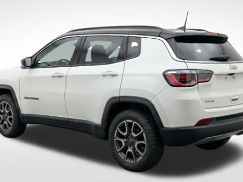 Used 2025 Jeep Compass Trailhawk AWD/4WD image 5