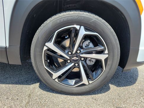Used 2021 Chevrolet TrailBlazer RS w/ Sun and Liftgate Package FWD image 5