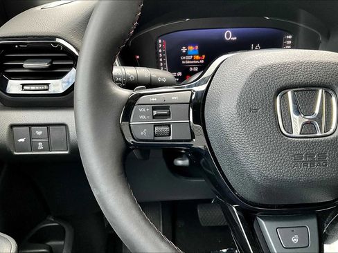 Used 2025 Honda Pilot Black Edition image 39