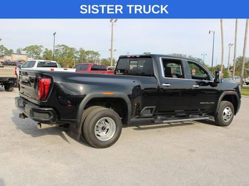 Used 2023 GMC Sierra 3500 Denali w/ Denali Ultimate Package image 11