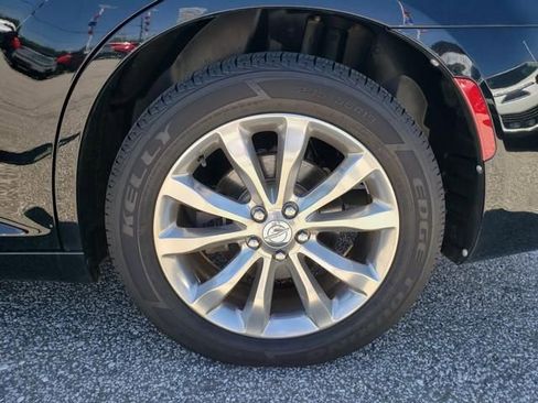 Used 2018 Chrysler 300 Touring L AWD/4WD image 33