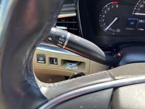 Used 2018 Cadillac XT5 Luxury image 24