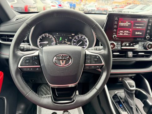 Used 2022 Toyota Highlander XSE image 13