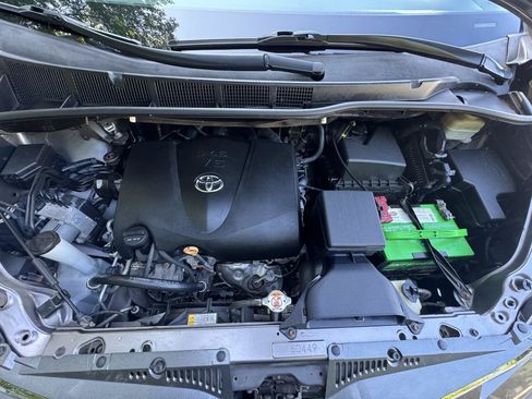 Used 2018 Toyota Sienna XLE w/ XLE Navigation Package AWD/4WD image 24