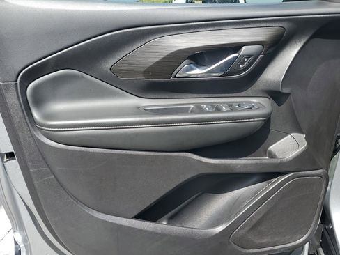 Used 2024 GMC Terrain SLE image 18