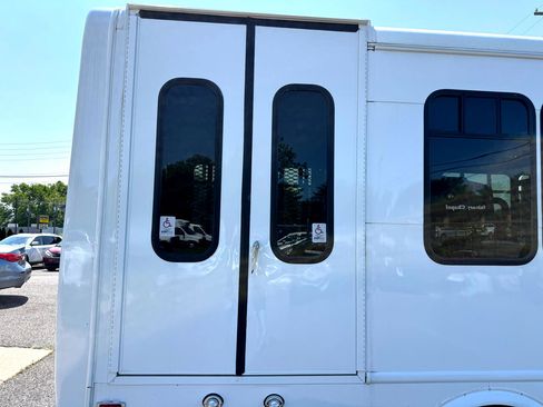 Used 2012 Ford E-450 and Econoline 450 Super Duty w/ Shuttle Bus Prep Pkg image 5