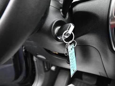 Used 2023 Kia Sorento LX image 24