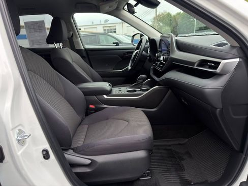 Used 2023 Toyota Highlander L FWD image 24