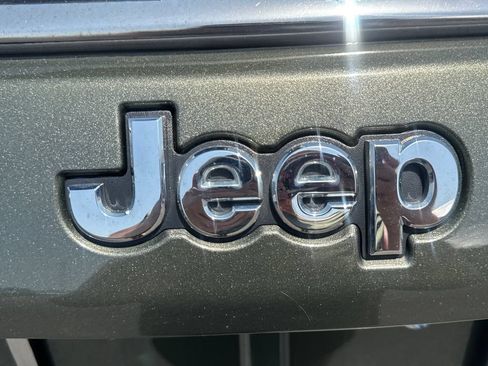 Used 2020 Jeep Compass Latitude w/ Cold Weather Group AWD/4WD image 32