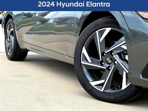 Used 2024 Hyundai Elantra SEL w/ Convenience Package FWD image 2