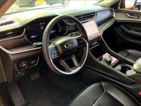 Used 2024 Jeep Grand Cherokee Limited image 17