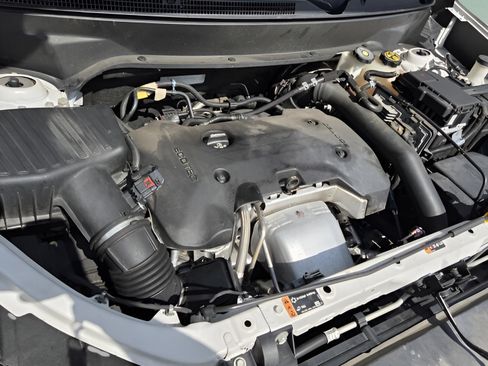 Used 2018 Chevrolet Equinox Premier FWD image 18