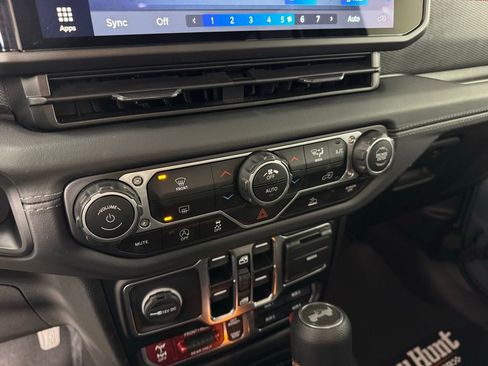 Used 2025 Jeep Wrangler Unlimited Rubicon image 18