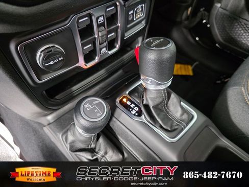 New 2025 Jeep Gladiator Sport image 24