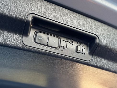 Used 2023 Ford Explorer XLT w/ Equipment Group 202A AWD/4WD image 15