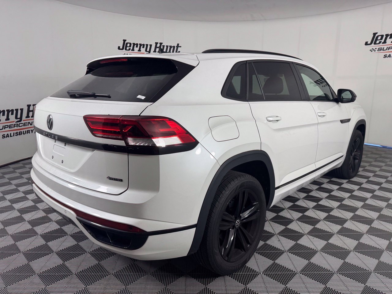 Used 2023 Volkswagen Atlas Cross Sport SEL R-Line AWD/4WD image 7