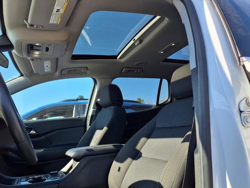 Used 2022 GMC Acadia SLE w/ Driver Convenience Package image 19