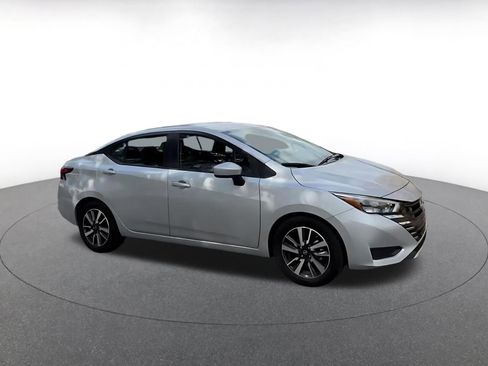 Used 2025 Nissan Versa SV image 2