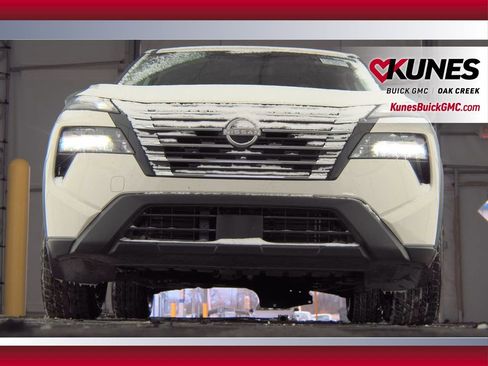 Used 2024 Nissan Rogue S image 4