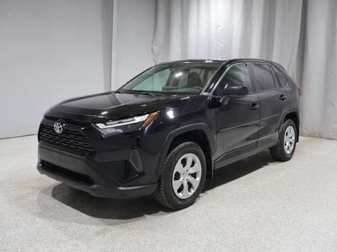 Used 2023 Toyota RAV4 LE AWD/4WD image 5