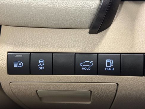 Used 2022 Toyota Camry XLE image 31