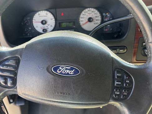 Used 2005 Ford F250 Lariat image 11
