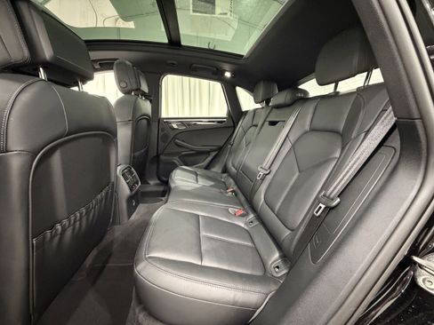 Certified 2025 Porsche Macan image 20