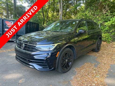 Used 2022 Volkswagen Tiguan SE R-Line image 1
