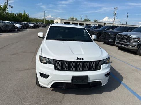 Used 2019 Jeep Grand Cherokee Altitude AWD/4WD image 27