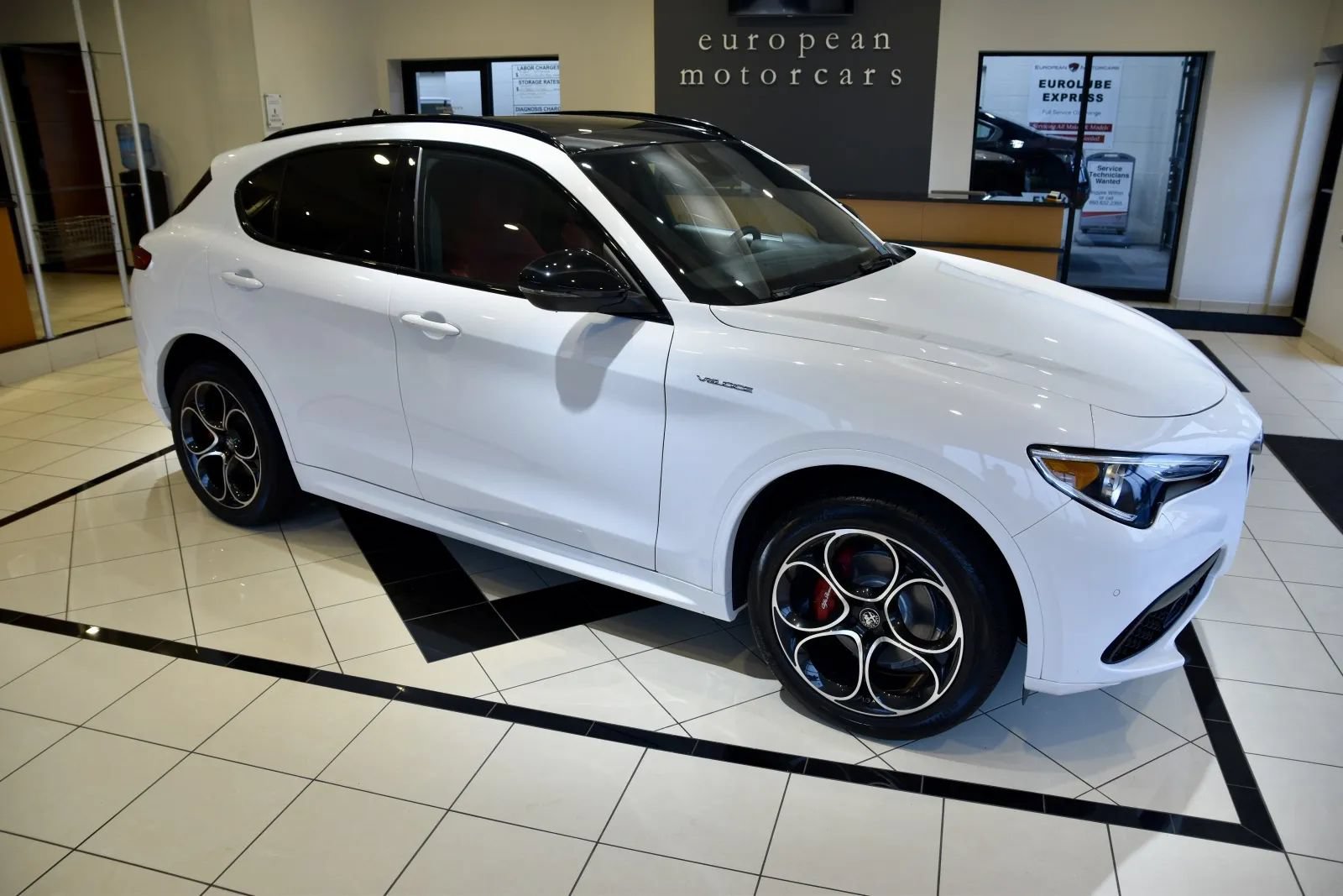 Used 2023 Alfa Romeo Stelvio Veloce AWD/4WD image 7