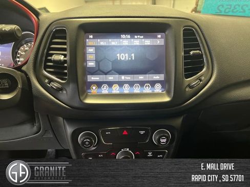 Used 2019 Jeep Compass Trailhawk image 19