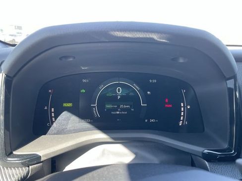 Used 2025 Toyota Camry SE w/ Convenience Package FWD image 11