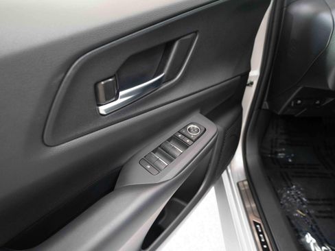 Certified 2026 Toyota Prius Plug-In Hybrid FWD image 8
