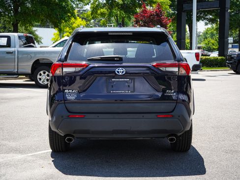 Used 2021 Toyota RAV4 XLE Premium AWD/4WD image 8