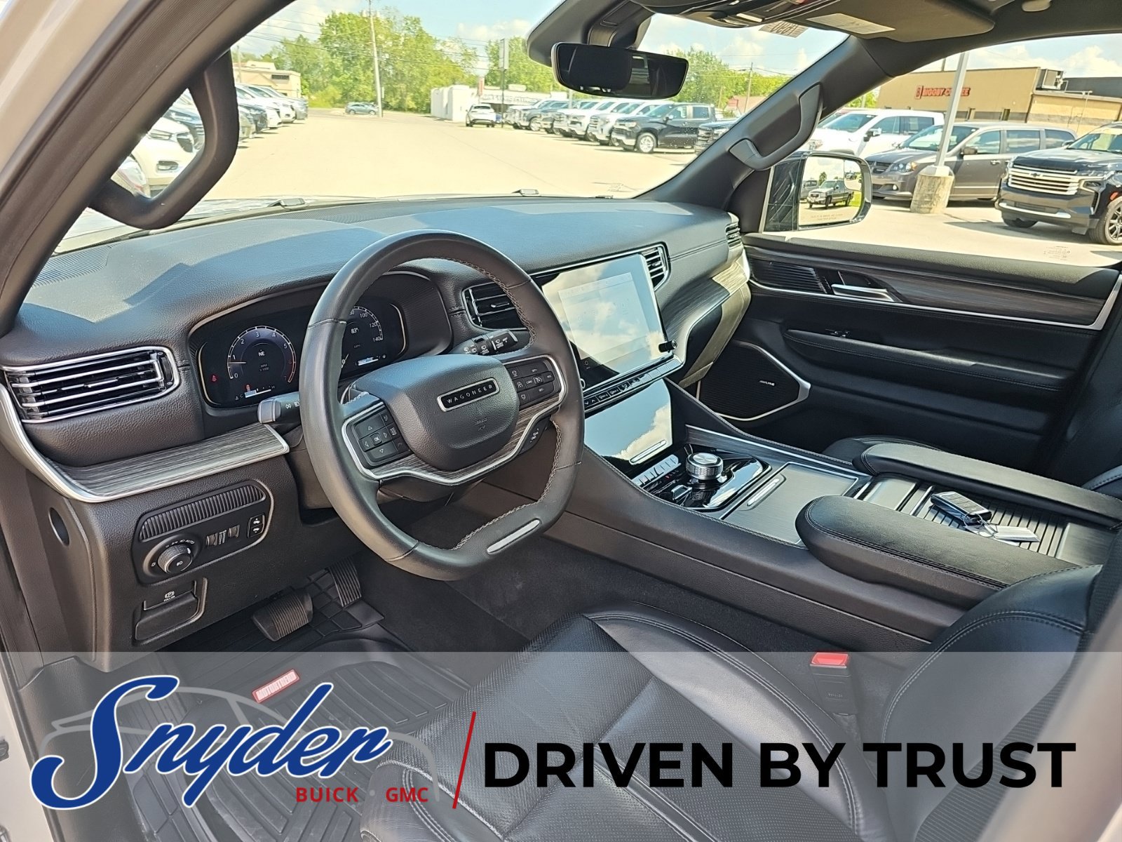 Used 2024 Jeep Wagoneer L Series II w/ Flexible Seating Group AWD/4WD image 11